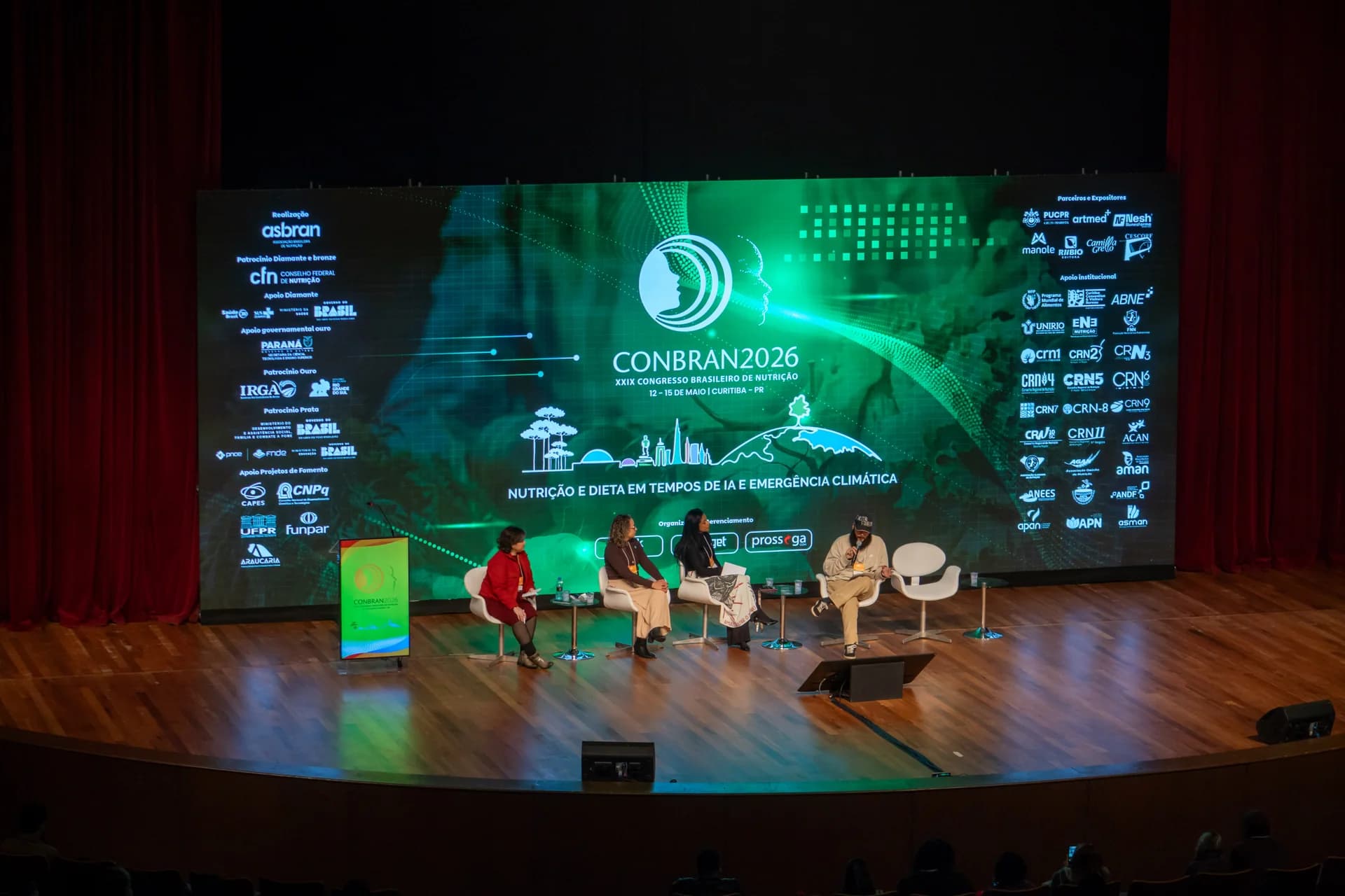 Mesa de debates no palco do congresso — CONBRAN