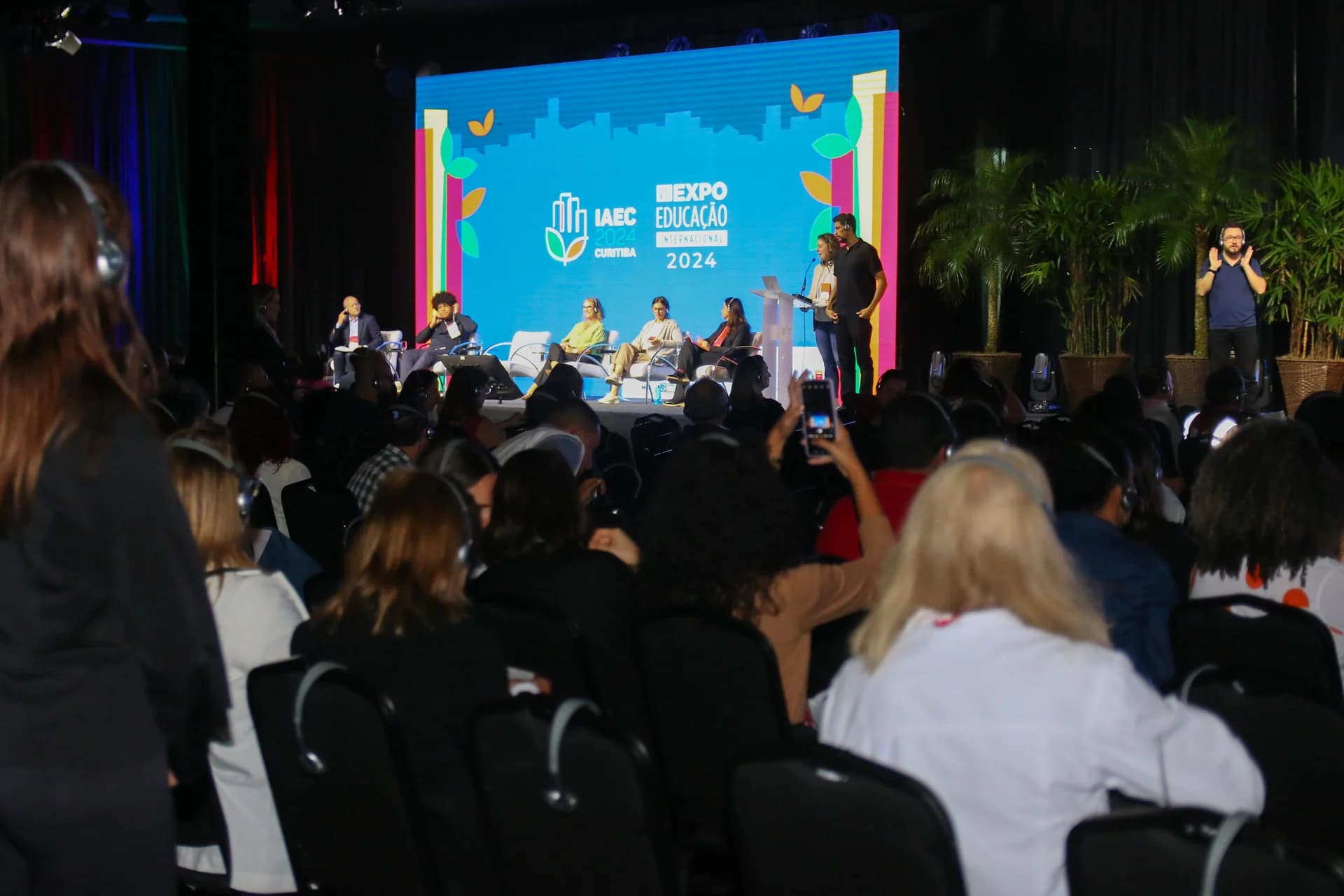 Palestra no palco do congresso — Expo Educação