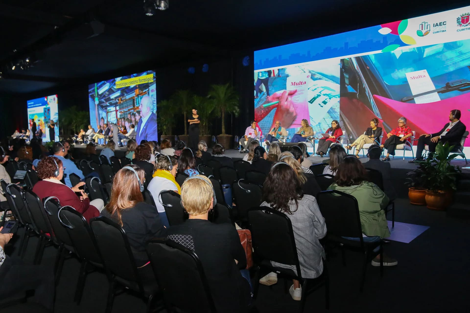 Público reunido no auditório — Expo Educação
