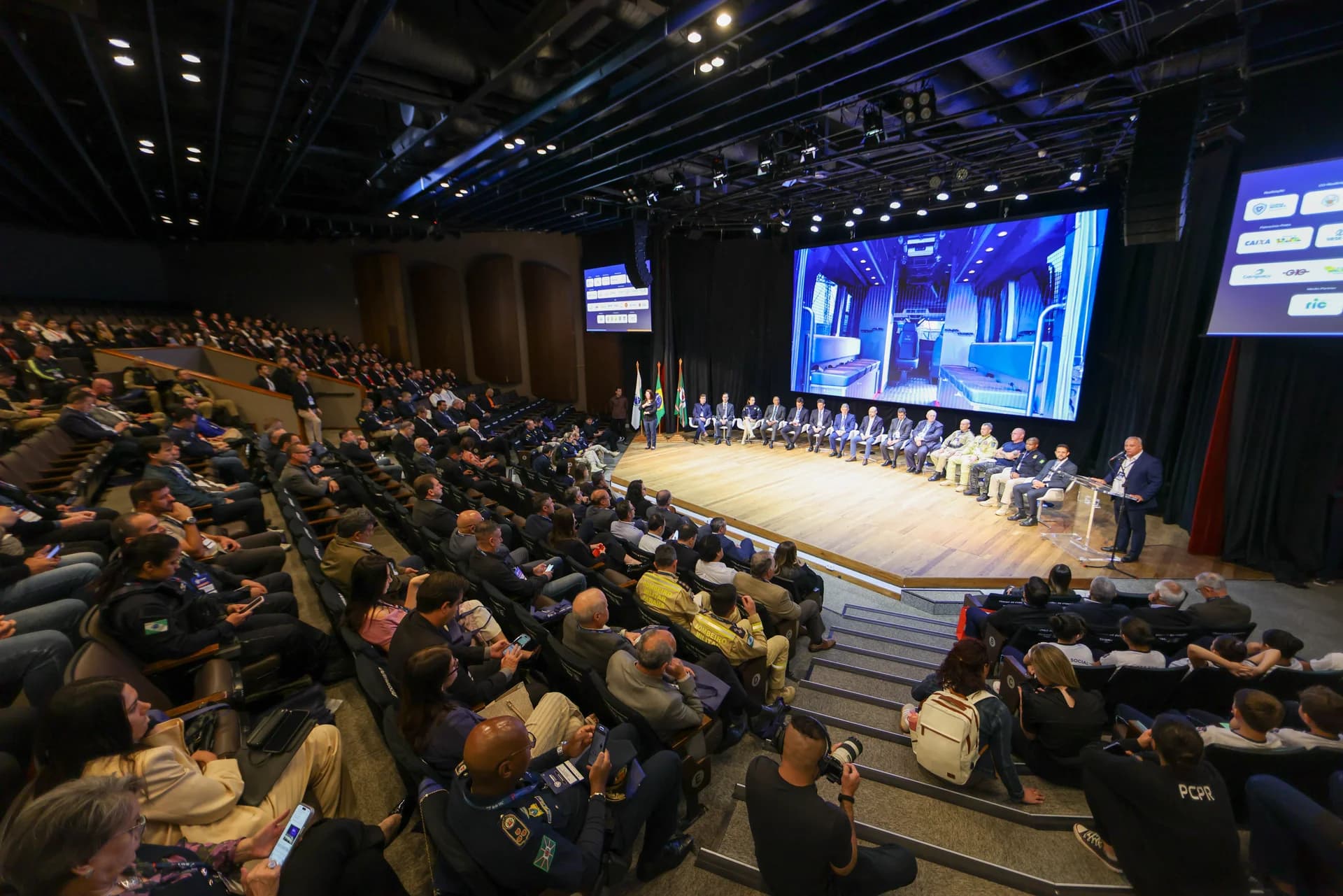 Auditório durante o fórum de segurança — FEISEG