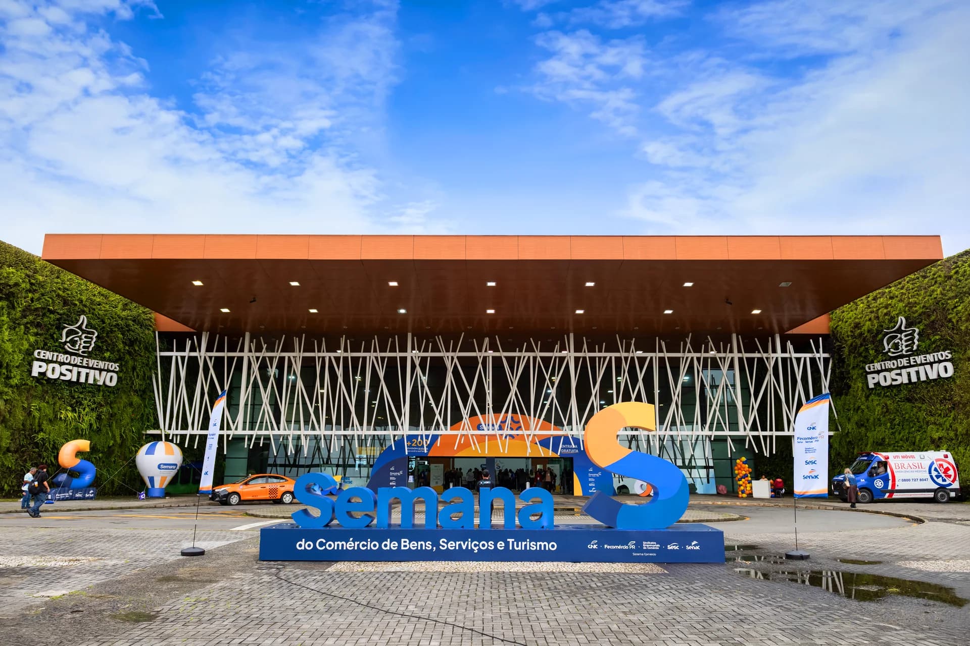 Fachada do Centro de Eventos Positivo — Semana S