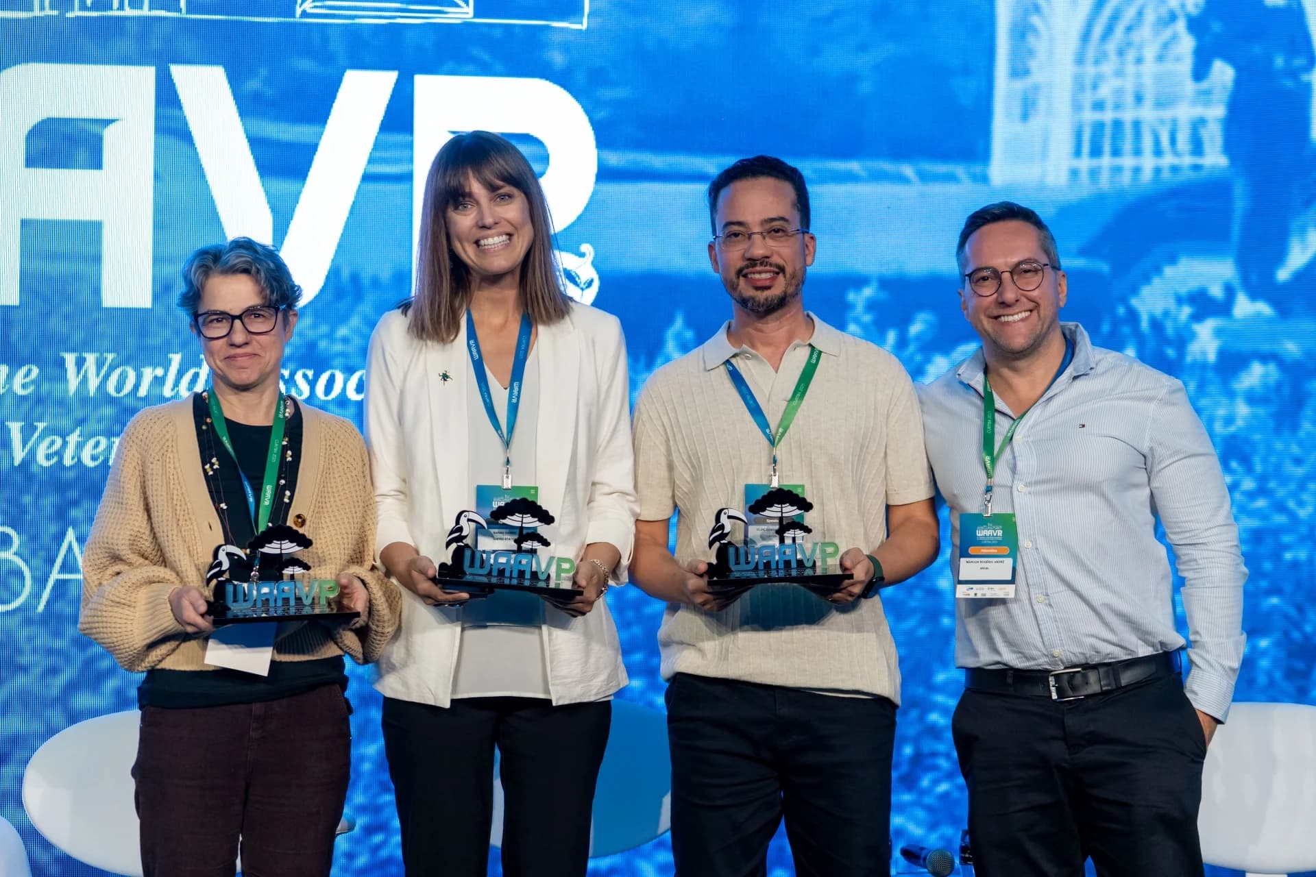 Entrega de reconhecimento aos participantes — WAAVP