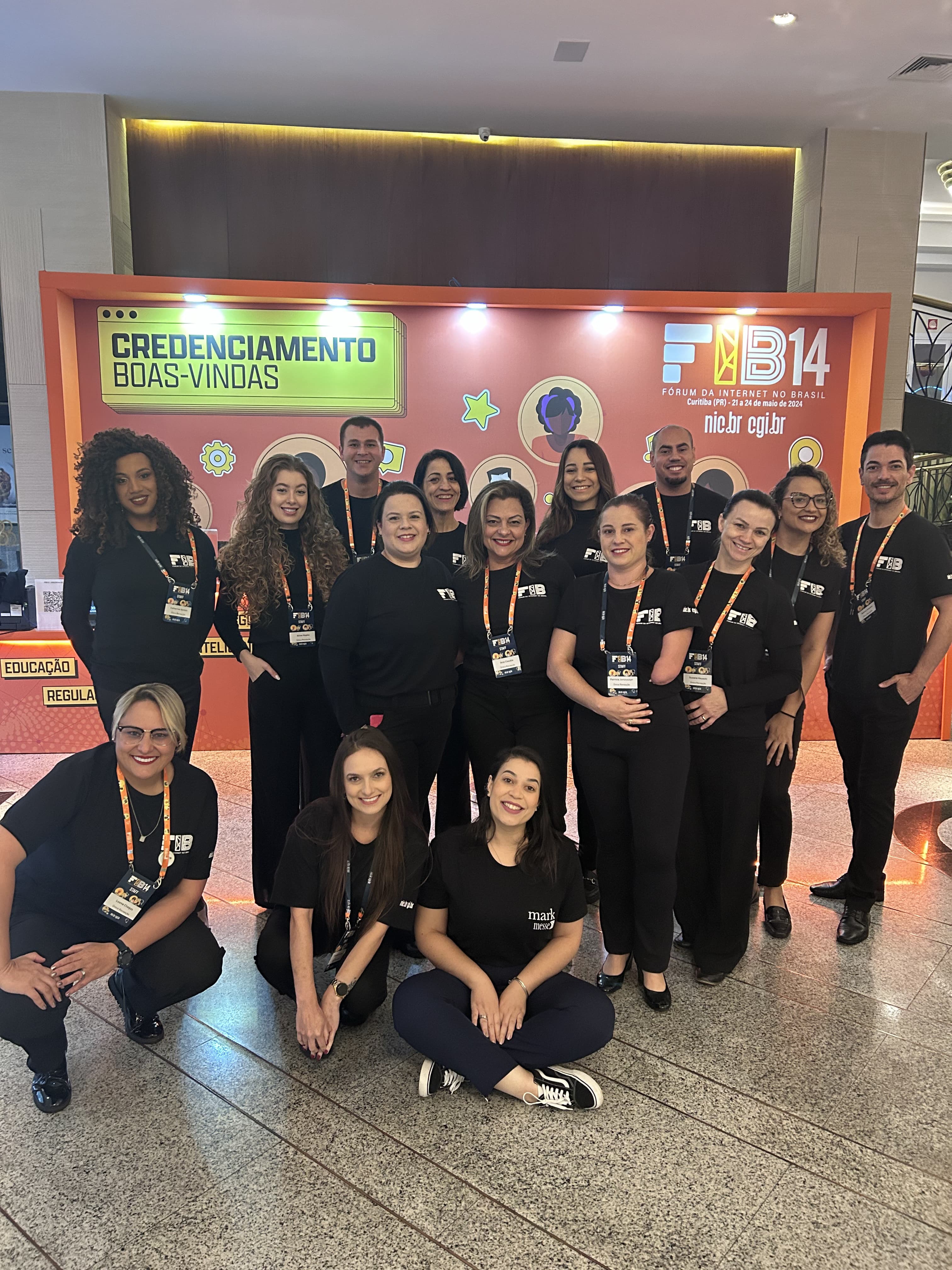 Equipe de credenciamento do Fórum da Internet no Brasil