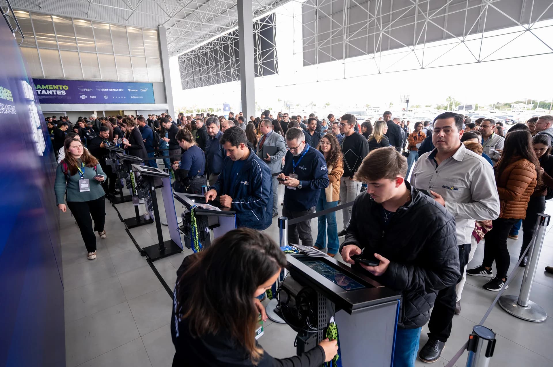 Recepção e credenciamento dos visitantes — Expo + Indústria