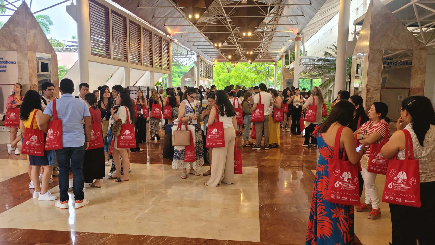 Congressistas reunidos na área de convivência — SLDV